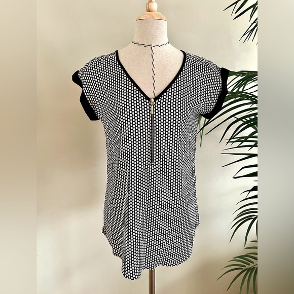 Express Geometric Print Black & White Zip Front Top – XS - Picture 1 of 14